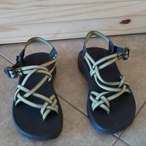 Vibram green strappy hiking sandals size 8